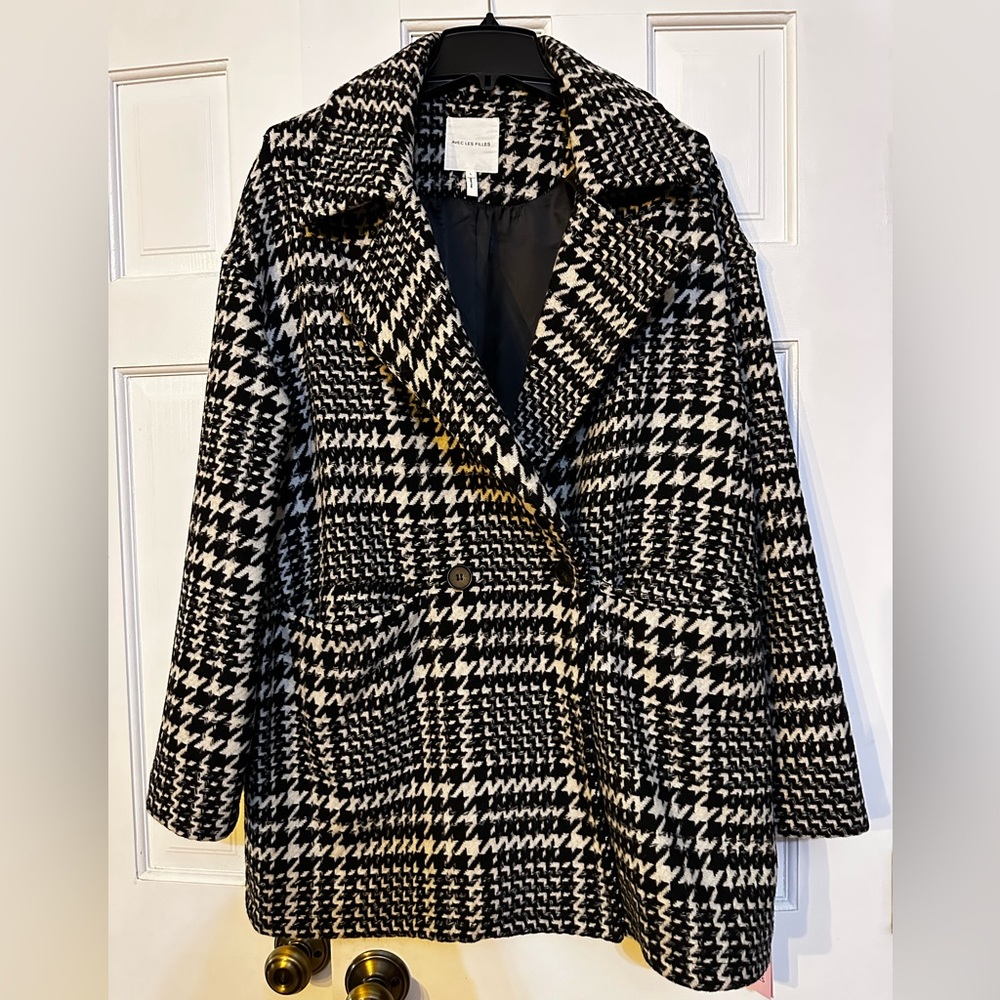 Brand new with tags. Houndstooth, fully lined, double breasted, wool coat
